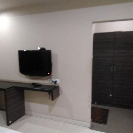 Iroomz Hoysala Residency Bellary Extérieur photo