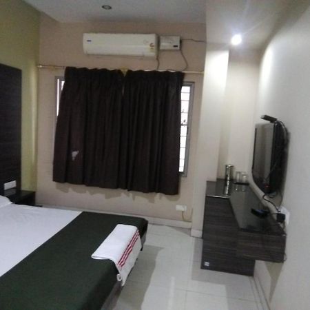Iroomz Hoysala Residency Bellary Extérieur photo