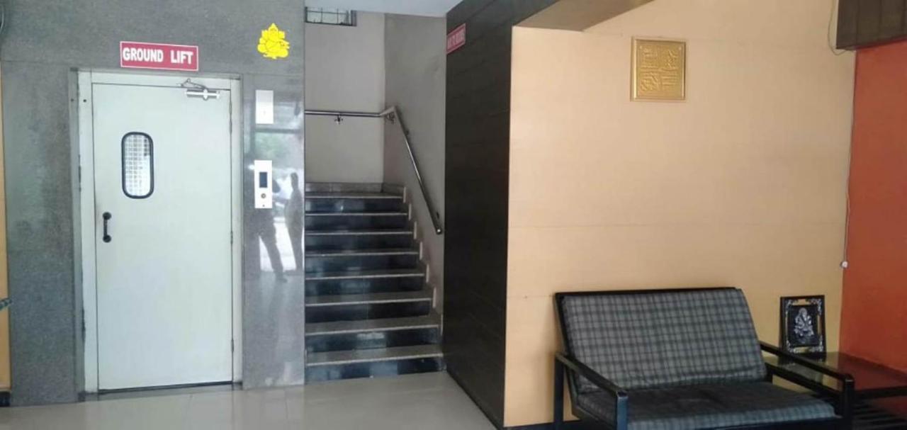 Iroomz Hoysala Residency Bellary Extérieur photo