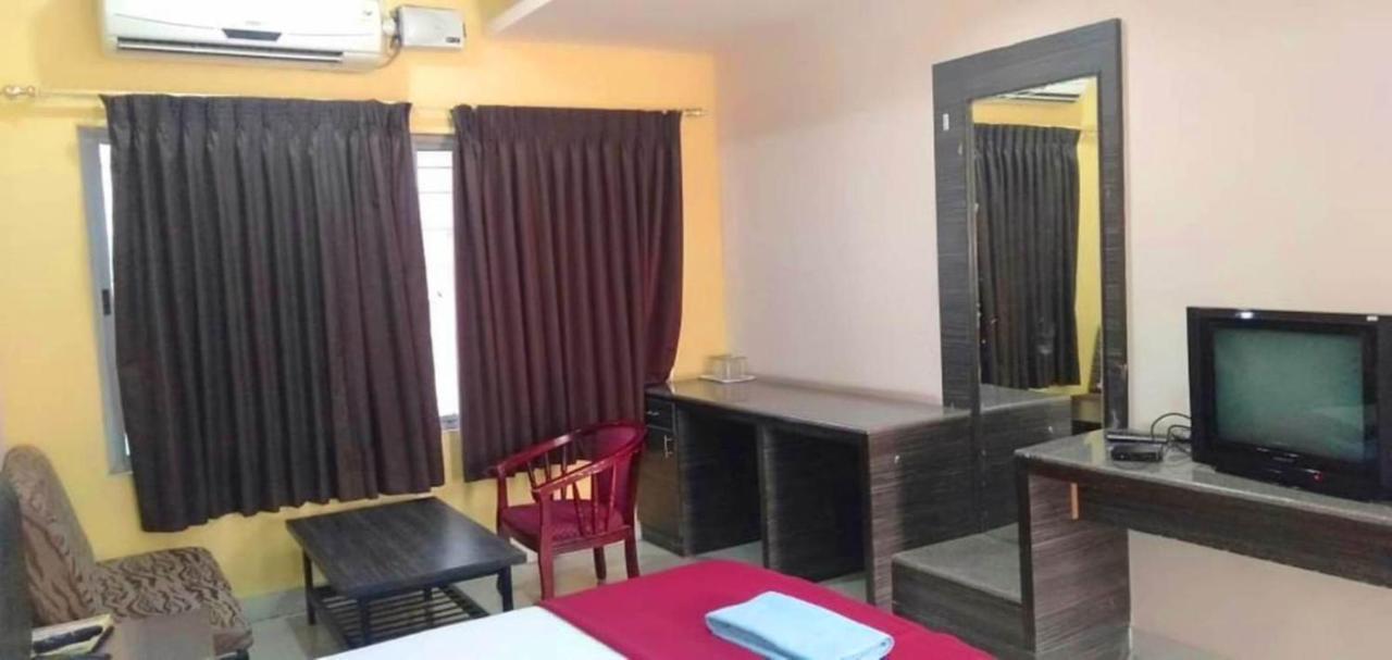 Iroomz Hoysala Residency Bellary Extérieur photo