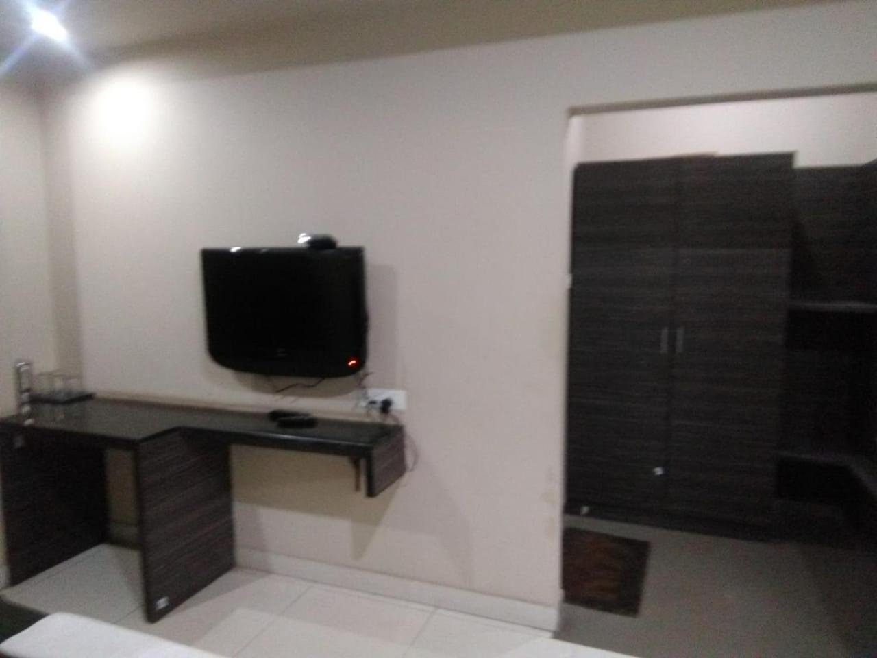 Iroomz Hoysala Residency Bellary Extérieur photo